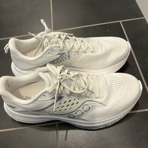 Brand new Saucony Ride 17 - size W11.5/M10